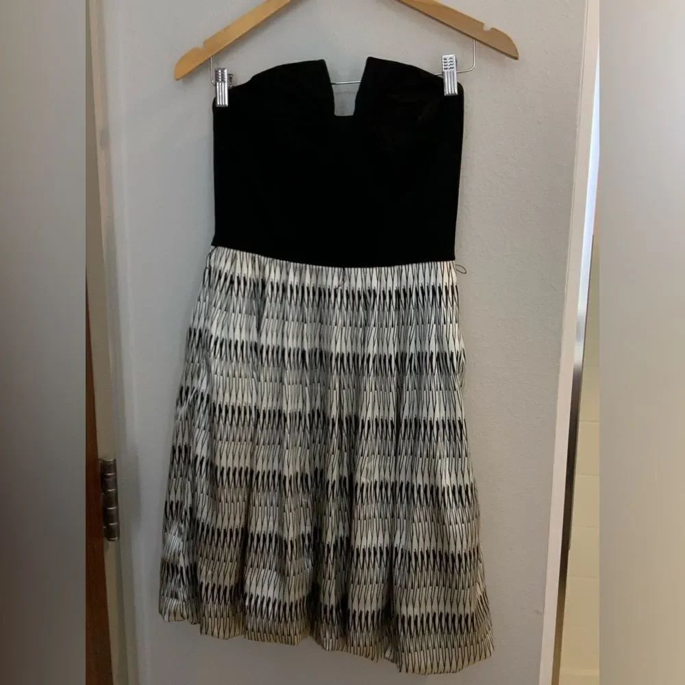 Maggy London Women’s 6 Black & White Strapless, Bubble Hem Dress H4